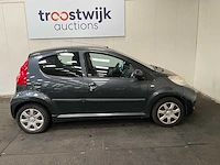 Peugeot - 107 - 1.0-12v xr - personenauto - 2010 - afbeelding 16 van  20