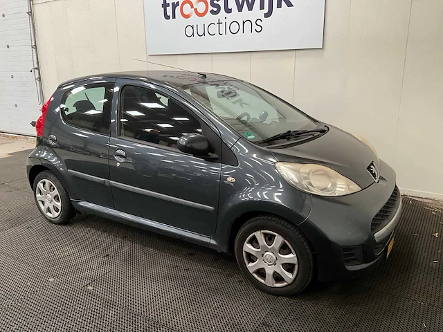 Peugeot - 107 - 1.0-12v xr - personenauto - 2010 - afbeelding 18 van  20