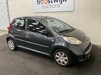 Peugeot - 107 - 1.0-12v xr - personenauto - 2010 - afbeelding 18 van  20
