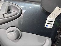 Peugeot - 107 - 1.0-12v xs - 63-hnd-8- 2009 - afbeelding 2 van  6