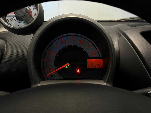 Peugeot - 107 - 1.0-12v xs - car - 2011|65-slx-3|iaw - afbeelding 12 van  17