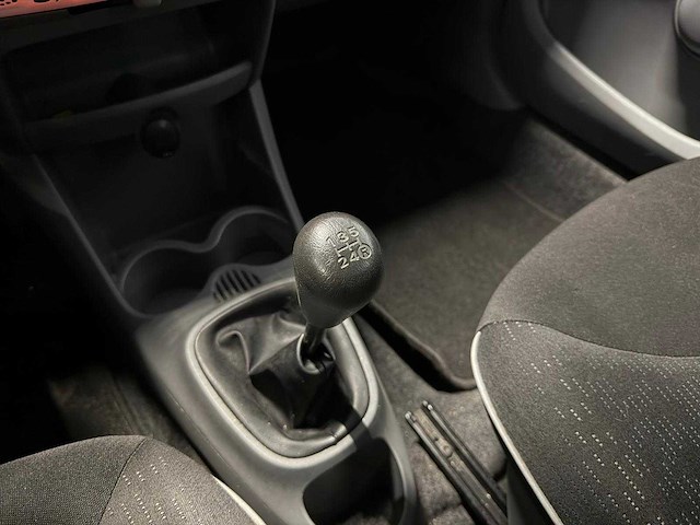 Peugeot - 107 - 1.0-12v xs - car - 2011|65-slx-3|iaw - afbeelding 13 van  17