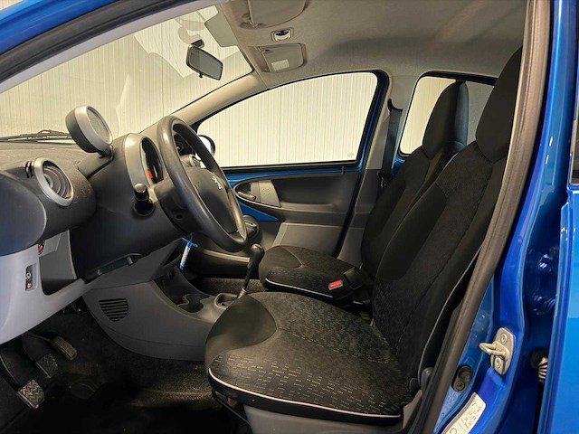 Peugeot - 107 - 1.0-12v xs - car - 2011|65-slx-3|iaw - afbeelding 15 van  17