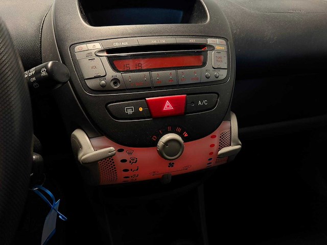 Peugeot - 107 - 1.0-12v xs - car - 2011|65-slx-3|iaw - afbeelding 16 van  17