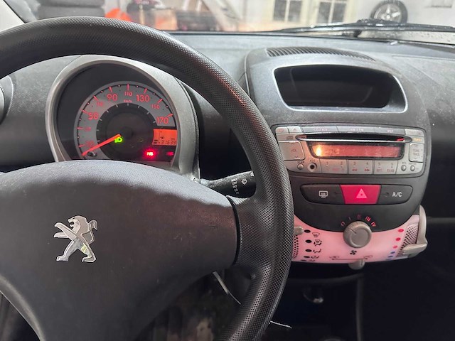 Peugeot - 107 - 1.0 access accent - 92-xhn-2 - afbeelding 2 van  9