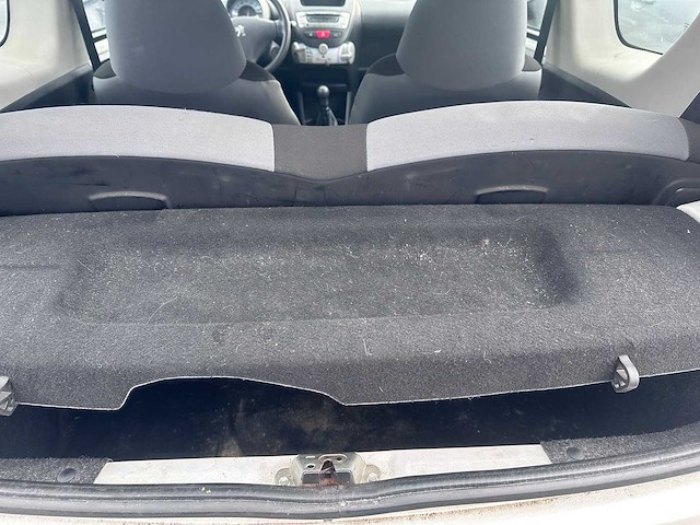 Peugeot - 107 - 1.0 access accent - 92-xhn-2 - afbeelding 5 van  9