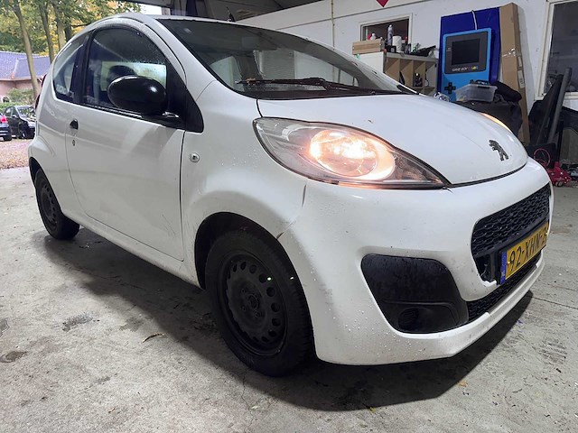 Peugeot - 107 - 1.0 access accent - 92-xhn-2 - afbeelding 8 van  9