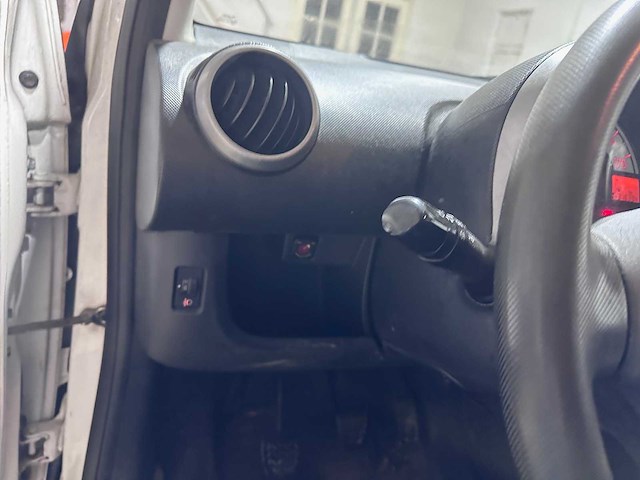 Peugeot - 107 - 1.0 access accent - 92-xhn-2 - afbeelding 3 van  12