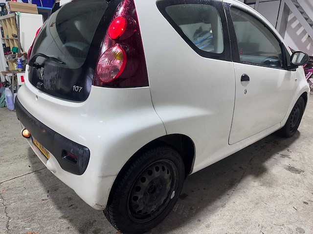 Peugeot - 107 - 1.0 access accent - 92-xhn-2 - afbeelding 9 van  12