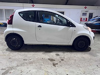 Peugeot - 107 - 1.0 access accent - 92-xhn-2 - afbeelding 10 van  12