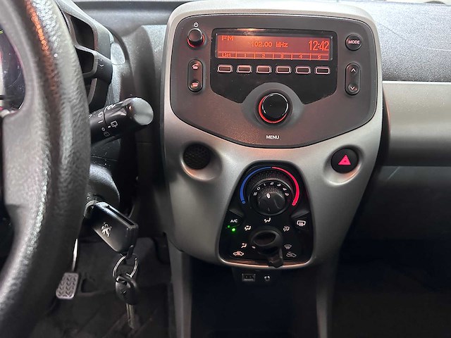 Peugeot - 108 - 1.0 e-vti active - st-433-r- 2018 - afbeelding 4 van  16