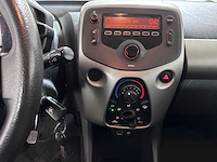 Peugeot - 108 - 1.0 e-vti active - st-433-r- 2018 - afbeelding 4 van  16