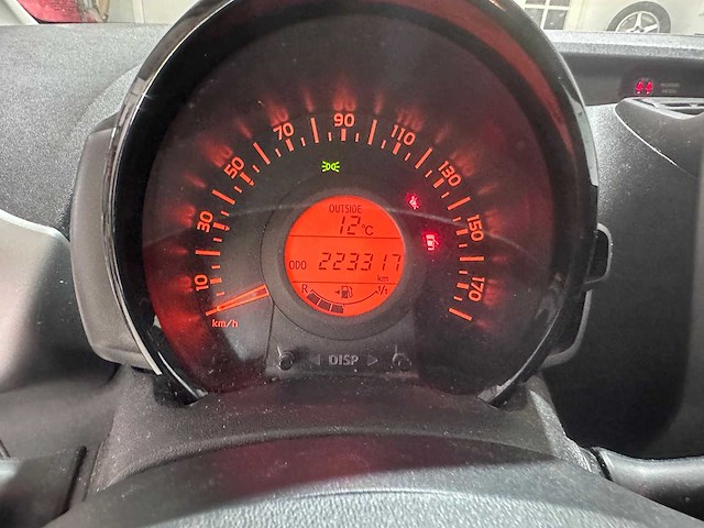 Peugeot - 108 - 1.0 e-vti active - st-433-r- 2018 - afbeelding 16 van  16