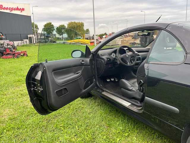 Peugeot - 2001 - 206 cc - 2.0-16v - personenauto - afbeelding 2 van  25