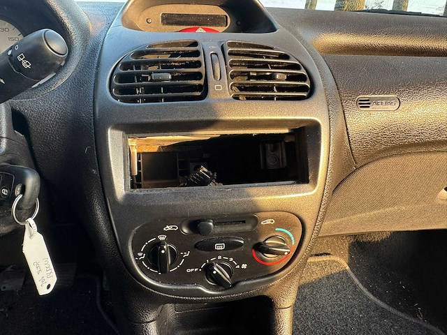 Peugeot - 2003 - 206 - 1.1 x-line - 56-lv-dn - afbeelding 11 van  11