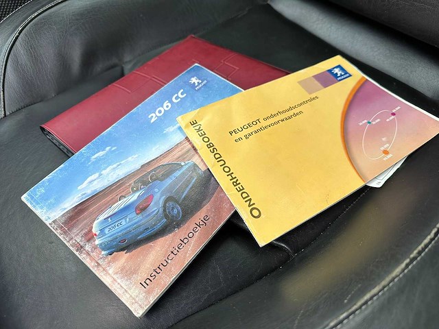 Peugeot - 2005 - 206 cc - 2.0-16v griffe - 19-rr-gk - afbeelding 2 van  10
