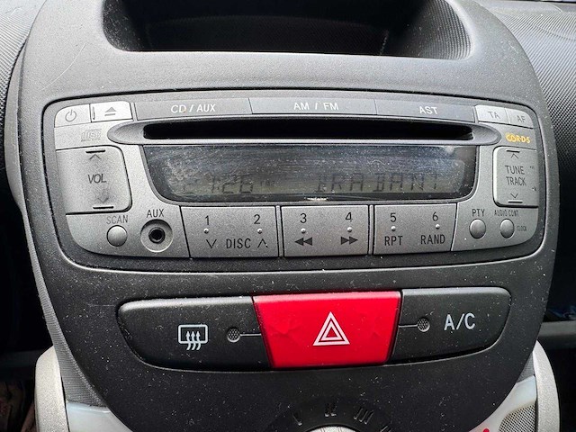 Peugeot - 2006 - 107 - 1.0-12v xs - sh-337-j - afbeelding 15 van  16