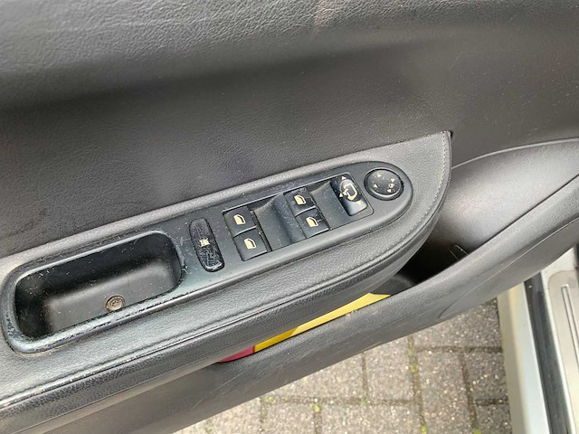 Peugeot - 2006 - 307 cc - 2.0-16v sport - 41-xl-vv - afbeelding 16 van  17