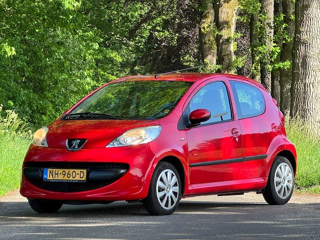 Peugeot - 2008 - 107 - 1.0-12v xr - personenauto - afbeelding 1 van  7
