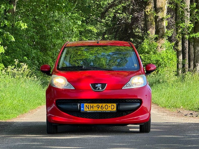 Peugeot - 2008 - 107 - 1.0-12v xr - personenauto - afbeelding 4 van  7