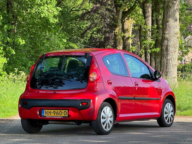 Peugeot - 2008 - 107 - 1.0-12v xr - personenauto - afbeelding 5 van  7