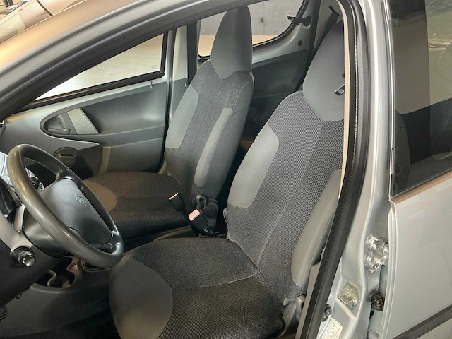 Peugeot - 2008 - 107 - 1.0-12v xs - personenauto - afbeelding 19 van  20