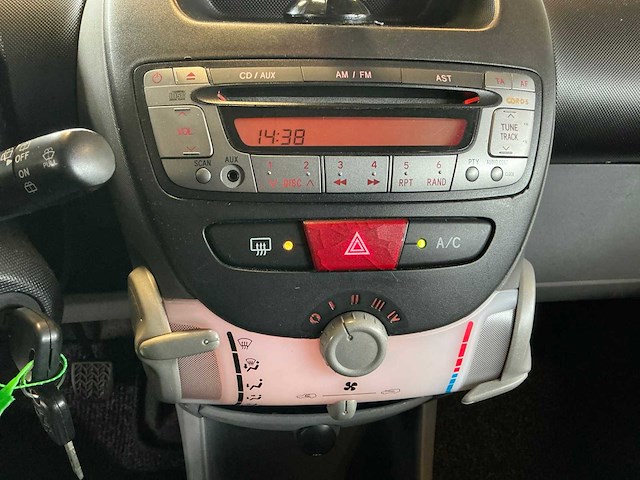 Peugeot - 2008 - 107 - 1.0-12v xs - personenauto - afbeelding 20 van  20