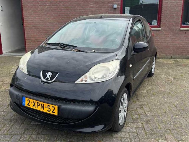 Peugeot - 2008 - 107 - 1.0-12v xs urban m. - personenauto - afbeelding 1 van  8