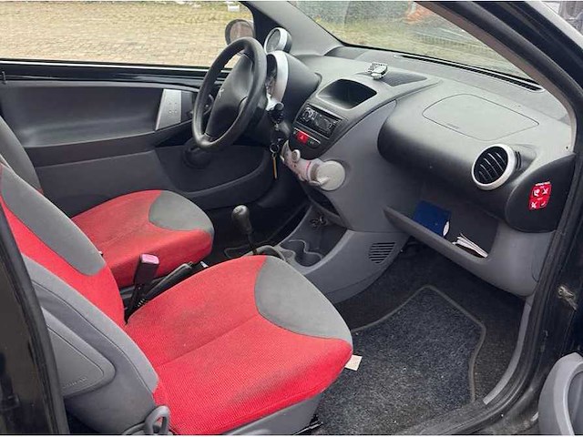 Peugeot - 2008 - 107 - 1.0-12v xs urban m. - personenauto - afbeelding 5 van  8