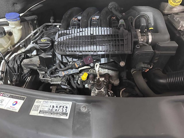 Peugeot - 2008 - 1.2 pt bl executive - 4-xzp-91- 2015 - afbeelding 3 van  10