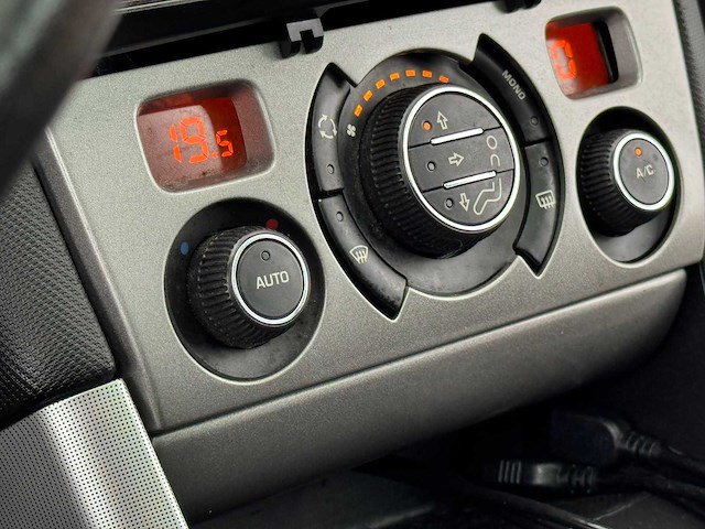 Peugeot - 2008 - 308 - 1.6 xt - ps-884-r - afbeelding 3 van  13