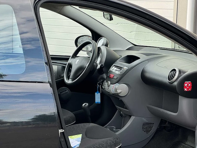 Peugeot - 2009 - 107 - 1.0-12v sublime - 03-khr-3 - afbeelding 4 van  12