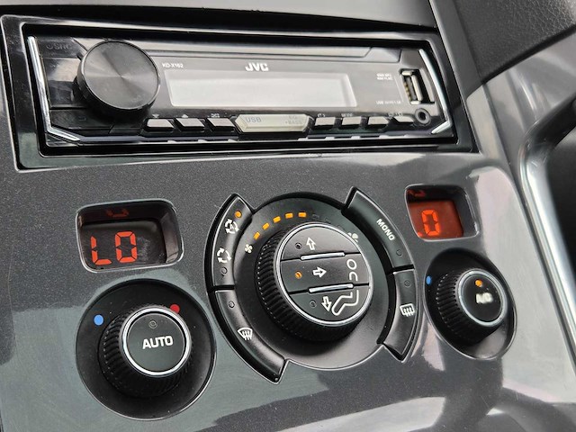 Peugeot - 2009 - 3008 - 1.6 vti première - 03-kgv-4 - afbeelding 23 van  29