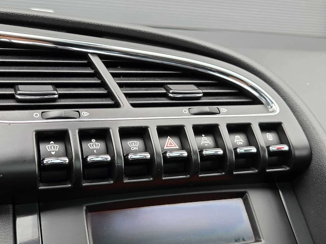 Peugeot - 2009 - 3008 - 1.6 vti première - 03-kgv-4 - afbeelding 16 van  29