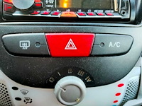 Peugeot - 2010 - 107 - 1.0-12v xs - 81-nln-2 - afbeelding 3 van  13