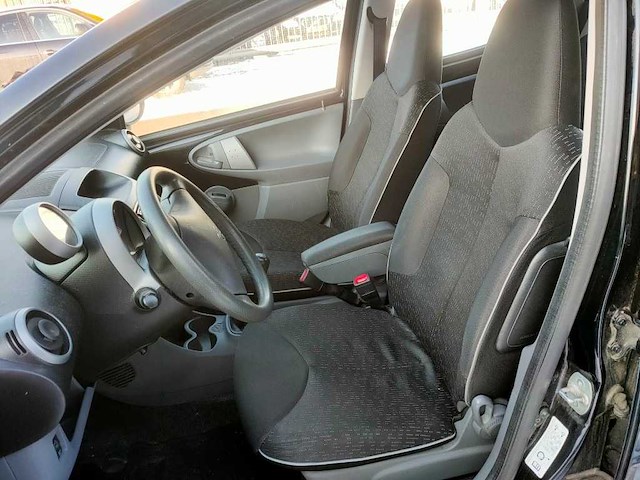 Peugeot - 2010 - 107 - 1.0-12v xs - 81-nln-2 - afbeelding 4 van  13