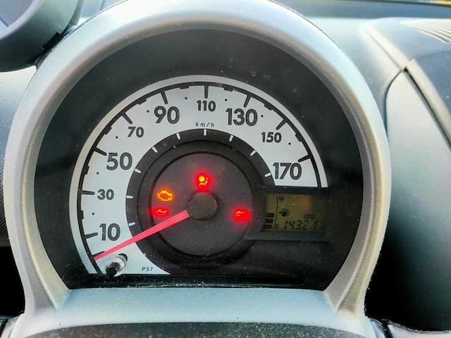 Peugeot - 2010 - 107 - 1.0-12v xs - 81-nln-2 - afbeelding 5 van  13