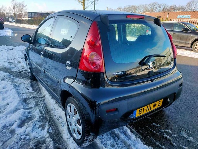 Peugeot - 2010 - 107 - 1.0-12v xs - 81-nln-2 - afbeelding 8 van  13