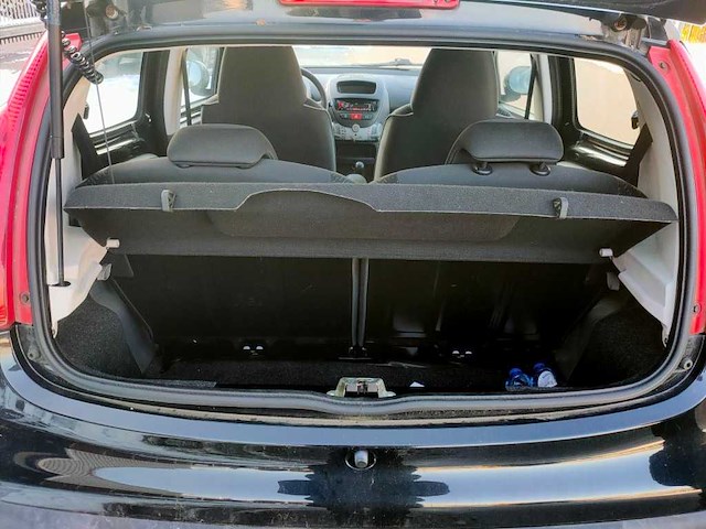 Peugeot - 2010 - 107 - 1.0-12v xs - 81-nln-2 - afbeelding 12 van  13