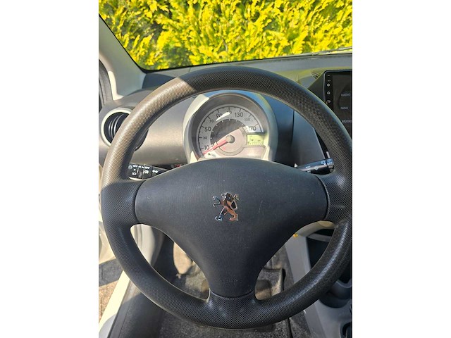 Peugeot - 2011 - 107 - 1.0-12v xr - personenauto 53rnv3 - afbeelding 7 van  19
