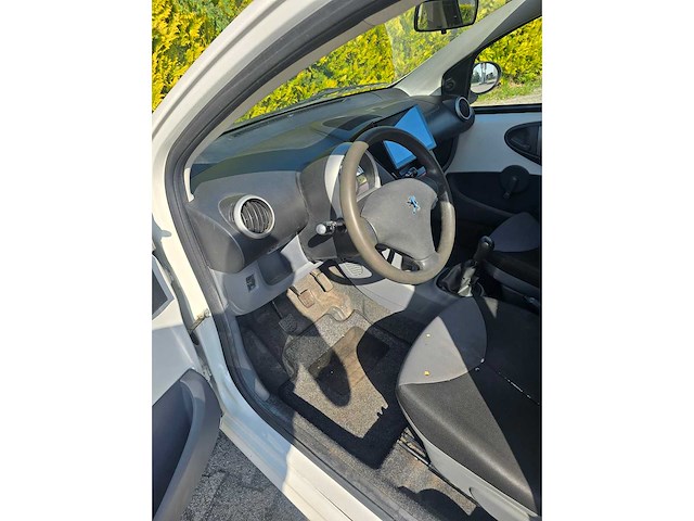 Peugeot - 2011 - 107 - 1.0-12v xr - personenauto 53rnv3 - afbeelding 9 van  19