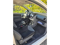 Peugeot - 2011 - 107 - 1.0-12v xr - personenauto 53rnv3 - afbeelding 2 van  3
