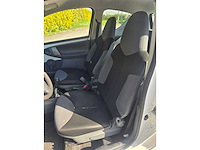 Peugeot - 2011 - 107 - 1.0-12v xr - personenauto 53rnv3 - afbeelding 10 van  19