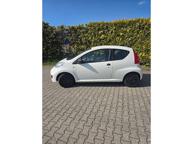 Peugeot - 2011 - 107 - 1.0-12v xr - personenauto 53rnv3 - afbeelding 12 van  19
