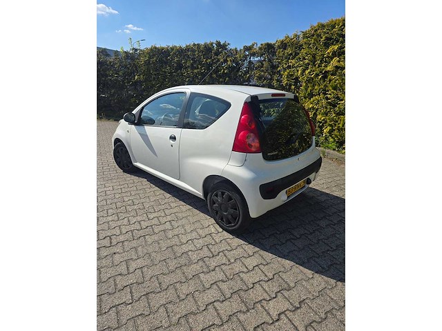 Peugeot - 2011 - 107 - 1.0-12v xr - personenauto 53rnv3 - afbeelding 16 van  19