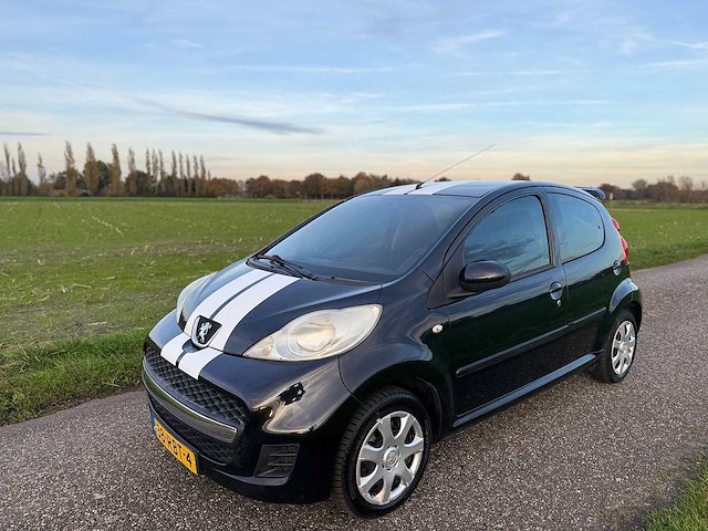 Peugeot - 2011 - 107 - 1.0-12v xs - 38-rbt-4 - afbeelding 1 van  10
