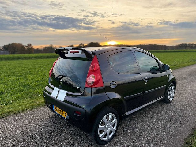 Peugeot - 2011 - 107 - 1.0-12v xs - 38-rbt-4 - afbeelding 6 van  10