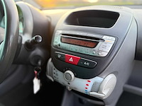 Peugeot - 2011 - 107 - 1.0-12v xs - 38-rbt-4 - afbeelding 10 van  10