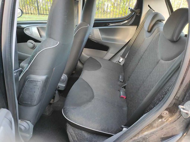 Peugeot - 2011 - 107 - 1.0-12v xs - 53-skh-4 - afbeelding 2 van  13