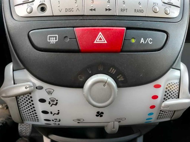 Peugeot - 2011 - 107 - 1.0-12v xs - 53-skh-4 - afbeelding 4 van  13